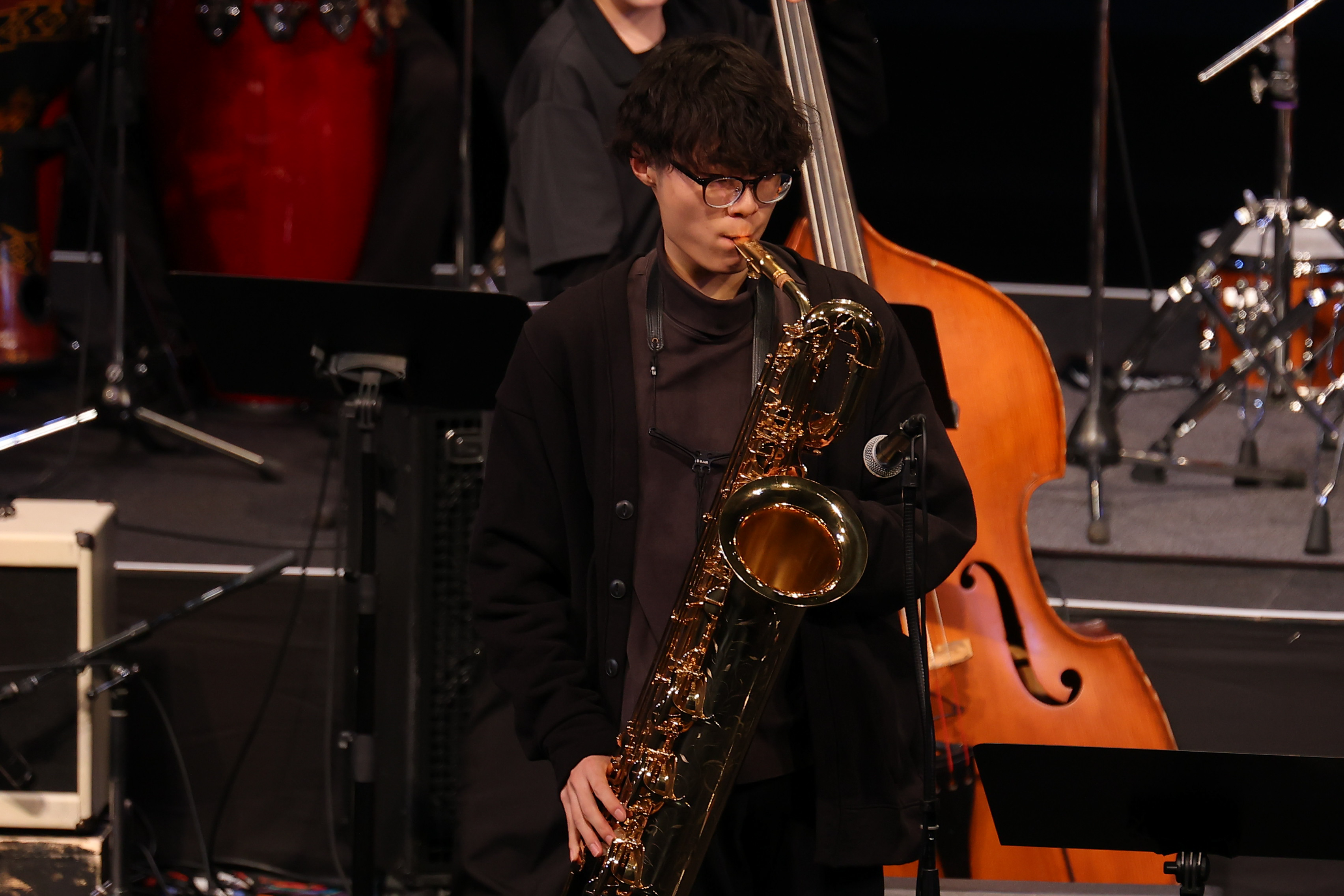 バリトンサックス奏者の演奏